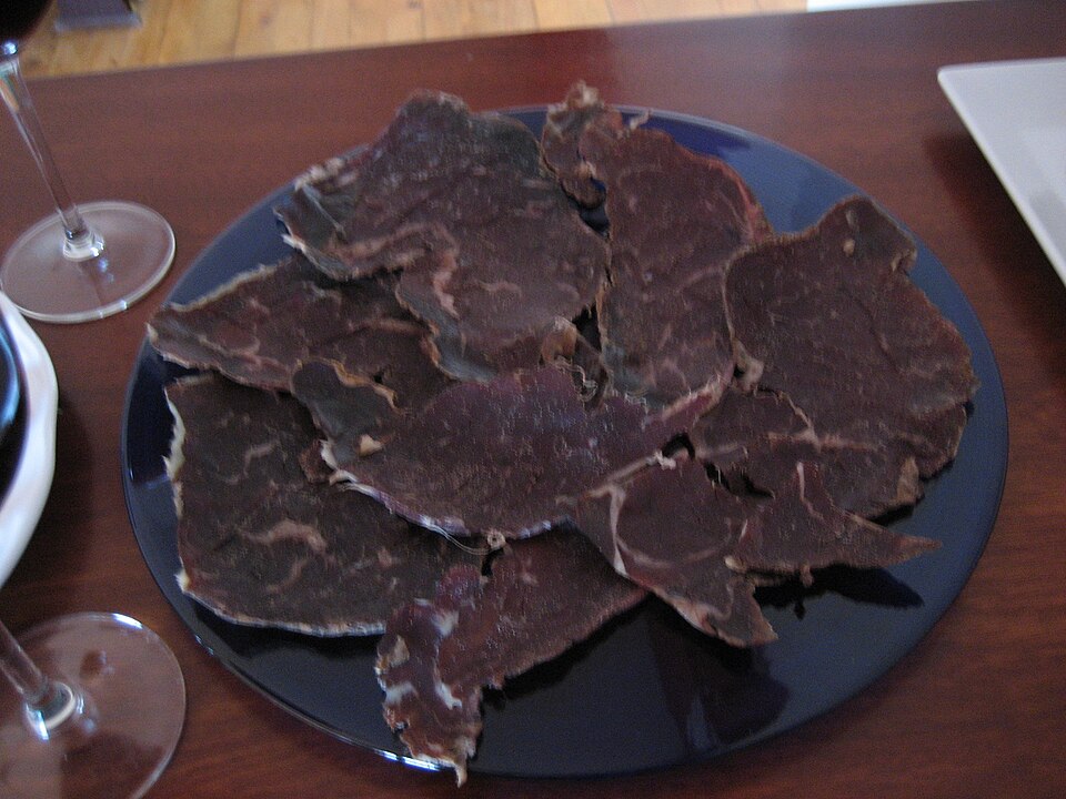 Cecina de León cortada en lonchas finas