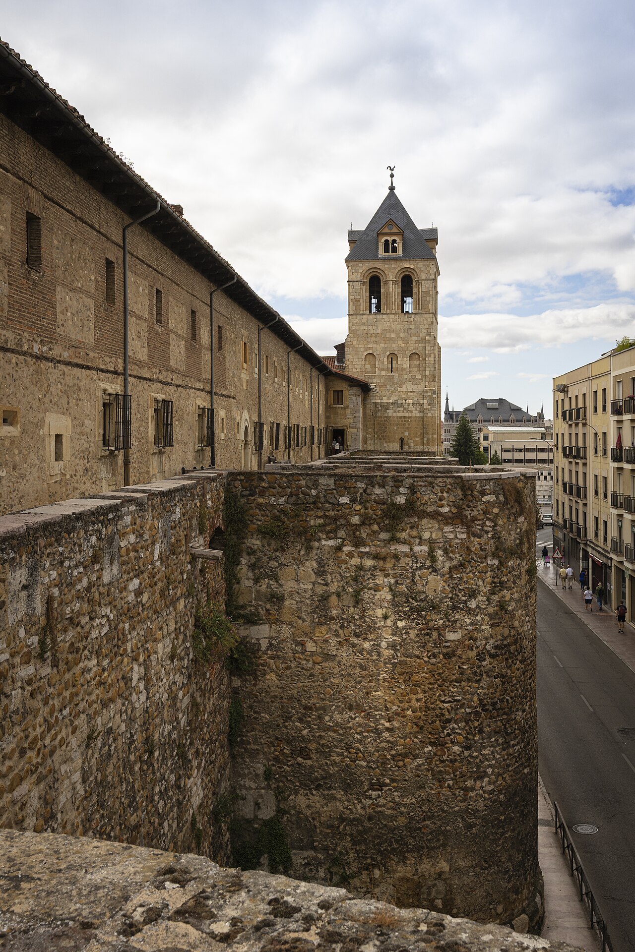 Muralla romana de León